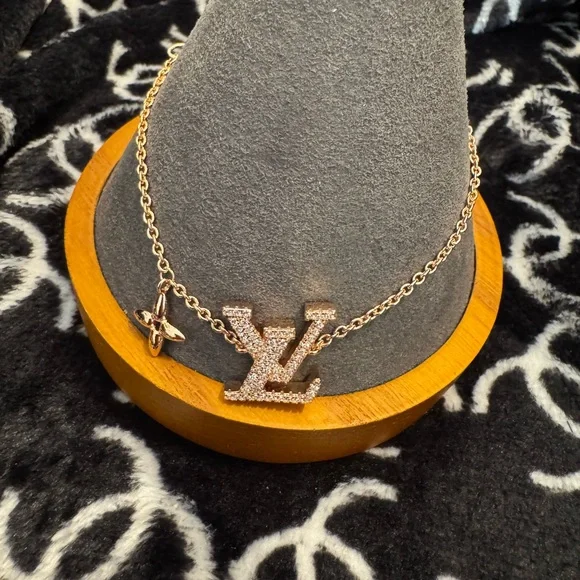 Louis Vuitton Monogram Gold Chain Bracelet with Crystal Accents M6 104 LLE1124 - Picture 6 of 6